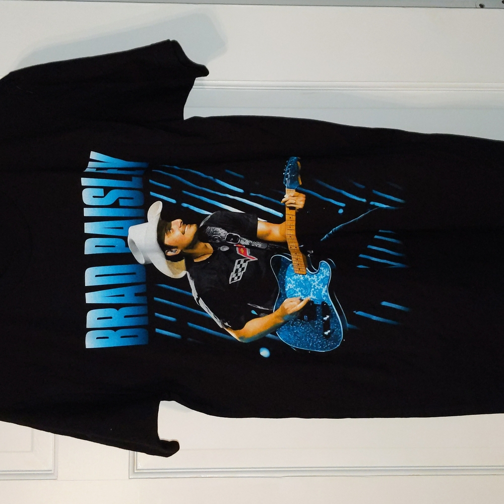 Brad Paisley 2014 tour shirt, size M